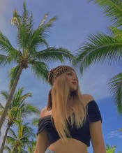 RUBIA, DELGADITA, PECHOS FIRMES GUAPA Y ELEGANTE