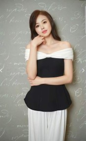 ASIáTICA MUY CACHONDA CON GANAS DE MUCHO SEXO