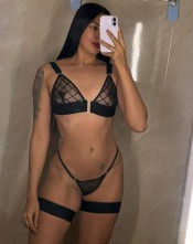 MíA  COLOMBIANA ARDIENTE, MIRADA INTENSA Y