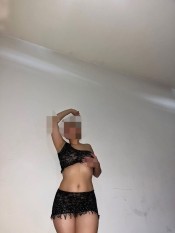 CINTHYA ADICTA AL SEXO, FIESTERA, ME CORRO A CHORROS