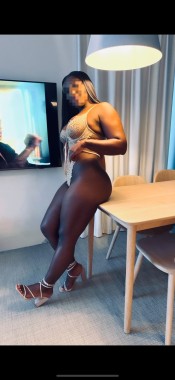 MORENA CON COñO JUGOZO