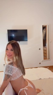 MEL CHICA RUBIA SEXY