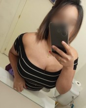 NOVEDAD LA CAMARERA TETONA TREMENDAMENTE CACHONDA