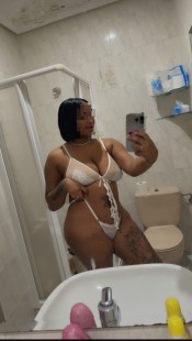 HOLA SOY UNA LATINA CON UN GRAN CULO NATURAL