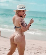 BELLA LATINA DISPUESTA PARA TI FIESTERA