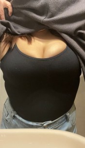 CHICA JOVEN Y MUY SIMPáTICA