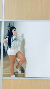 GUIMAR GUAPA CHICA JOVEN SOLO SALIDA Y COCHE