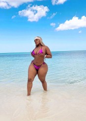 CHICA CON UN CUERPO ESPETACULAR MUY ARRECHAAA..