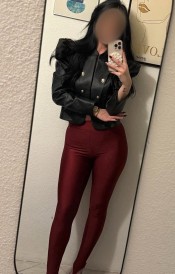 HERMOSA LATINA DESEOSA DE PLACER DE PIE A CABEZA