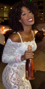 HERMOSA JOVENCITA MULATA CóRRETE EN MI BOCA