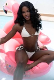 CLOE – ESCORT DE NIGERIA EN IBIZA CON UN CUERPO