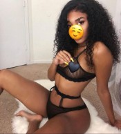 EN ALMACELLAS MORENAZA CACHONDA ARDIENTE FIESTERA