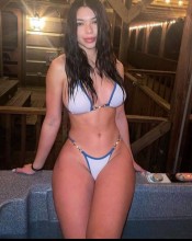 MORENA JOVEN MUY GUAPA EN PONFERRADA