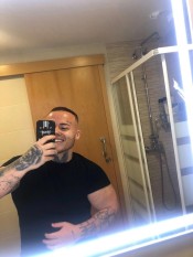 CHICO JOVEN COLOMBIANO| SALIDAS| NOVEDAD