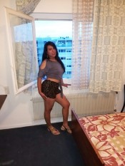 MORENITA BAJITA ESTATURA BIEN PUTITA