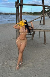DIVINA COLOMBIANA JUGUETONA CON BUENAS CURVAS