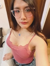 MORENITA BAJITA ESTATURA BIEN PUTITA