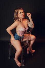 LATINA DELGADITA GUAPÍSIMA Y FIESTERA 24HR SALIDAS