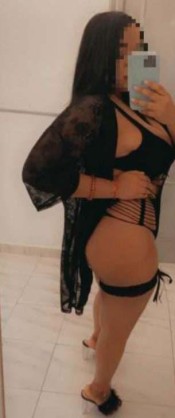MORENA ATRACTIVA CALIENTE Y CACHONDA Y IMPLICADA