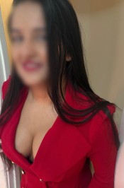 SILVIA, 20 AÑOS, AUXILIAR SANITARIA Y MASAJISTA EN MADRID