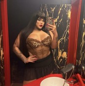 VOLUPTUOSA Y POLLONA, TRANS DE LUJO Y COMPLACIENTE