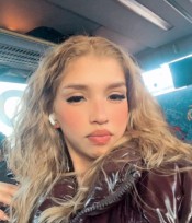 MUY SIMPATICA, MUY APASIONADA,MUY DELGADA