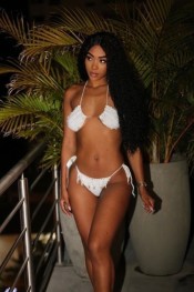 LATINA MUY CALIENTE EN EL CENTRO DE MADRID