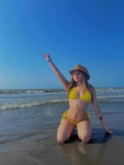 JOVEN  ESPAñOLA INDEPENDIENTE LANZAROTEñA POCOS DÍAS