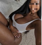 SEXY MORENA DE BUENAS CURVAS EN OLOT