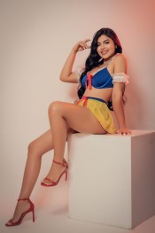 ESTRELLA  COLOMBIANA  FIESTERA RECIÉN LLEGADA A MATARÓ