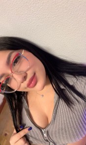 ARANZA — JOVEN, ELEGANTE Y MUY ESPECIAL EN BILBAO