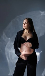 UNA LINDA NIñA EMBARAZADA