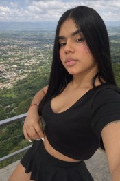 HOLA BEBES, ME ENCANTA  JUGAR... TE APUNTAS SOY MUY IMPLICADA Y CARIñOSA