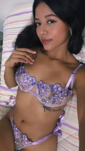 LATINA SENSUAL Y MUY JUGUETONA