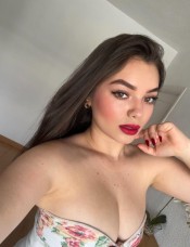 CATALINA LATINA FIESTERA Y COMPLACIENTE