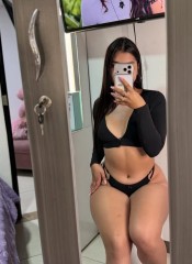 LAURA JOVEN DELGADA CUERPO NATURAL