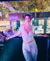 LOLA, JOVENCITA ESPAÑOLA DE 24 AÑOS CON MUCHO ARTE