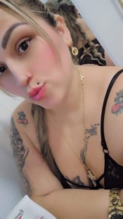 HERMOSA Y VOLUCTUOSA RUBIA DE PASO TORREVIEJA