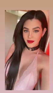 VIANKA FIESTERA Y CACHONDA