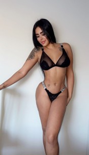 MARIA RECIéN LLEGADA FIESTERA Y COMPLACIENTE
