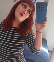 NATALIA,JOVEN ESPAÑOLA DE 28 AÑOS CON OJOS AZULES
