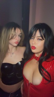 DIOSA DIVANA BUSCA ESCLAVOS PARA SU CORTE EN PALACIO