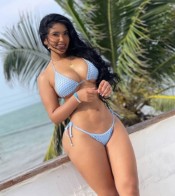 DE PASO EN GROS  FIESTERA Y ENCANTADORA