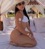 CRISTAL CARIÑOSA JUGUETONA IMPLICADA FIESTERA