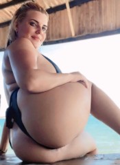 VIVIAN CAPRICHO EN LA CAMA