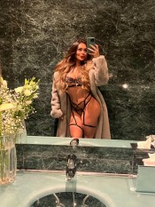 BRRASILEÑA DELGADITA GUAPÍSIMA Y FIESTERA 24HR SALIDAS