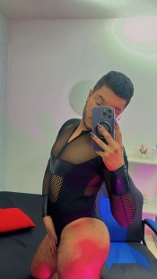 COLOMBIANO JOVENCITO SOLO SALIDAS