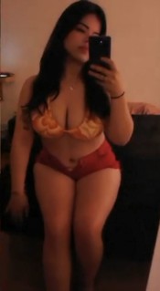 LATINA MUY SEXY DISPUESTA A TODO