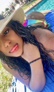 EN FUENTEPIÑA DIOSA DEL PLACER COMPLACIENTE SIN LI