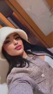 JOVENCITA CON CARA DE áNGEL Y UNA DIABLA EN LA CAMA